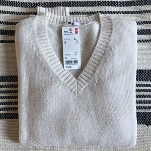 NEW Uniqlo Alpaca wool blend V neck sweater